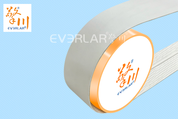 白色食品級PU輸送帶加導條耐磨耐油日化行業輸送機械皮帶加工定制